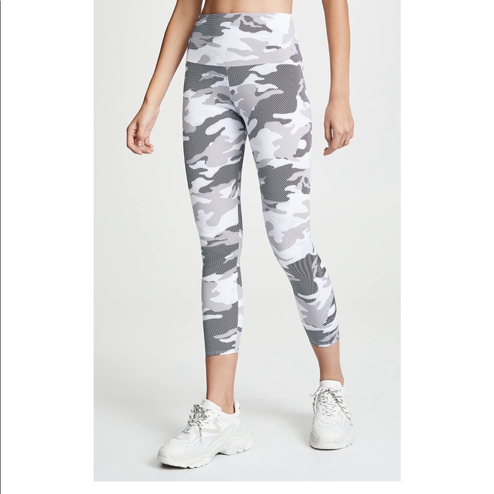 Onzie high basic Middie leggings in dust camo size L Camouflage